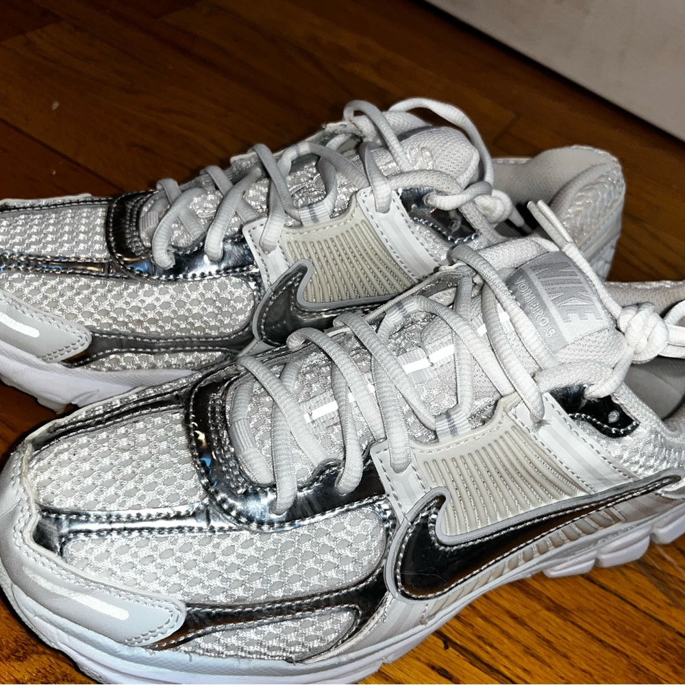 Nike Zoom Vomero 5 Metallic Silver and White Running Shoes